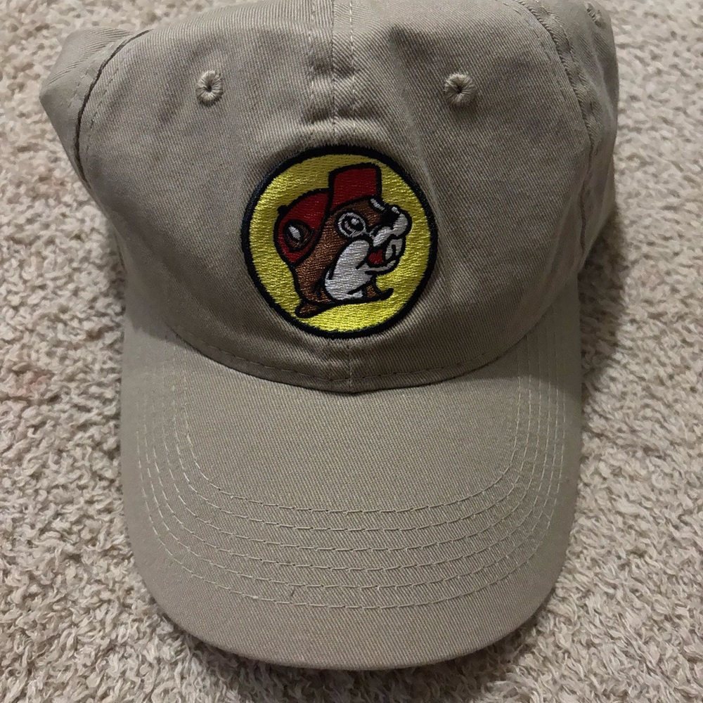 Buc-ee’s Beige Cap with Embroidered Logo